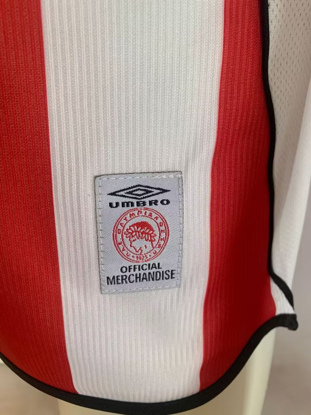 Olympiakos Piraeus Saison 2001/02 Heimtrikot